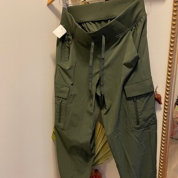 Women's Stretch Woven Tapered Cargo Pants - All in Motion - Picture 1 of 3